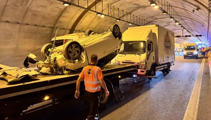 Kuzey Marmara Otoyolu'nda Otomobil ile Kamyonet Çarpışması: Kaza Anı ve Sonrası Detaylar