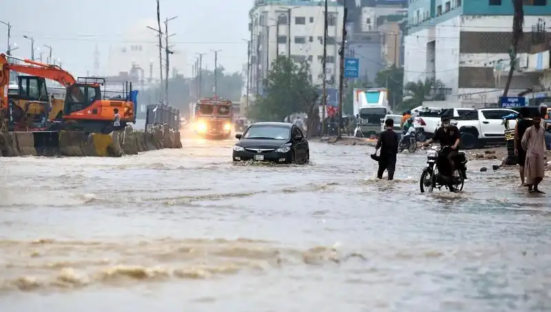 Pakistan'daki Muson Yağmurları Felaketinin Yıkıcı Etkileri: Ölü Sayısı 785'e Ulaştı