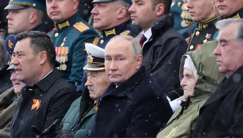 Rus Ordusu Genişliyor: Putin'den Askeri Güç Yükseltme Çağrısı