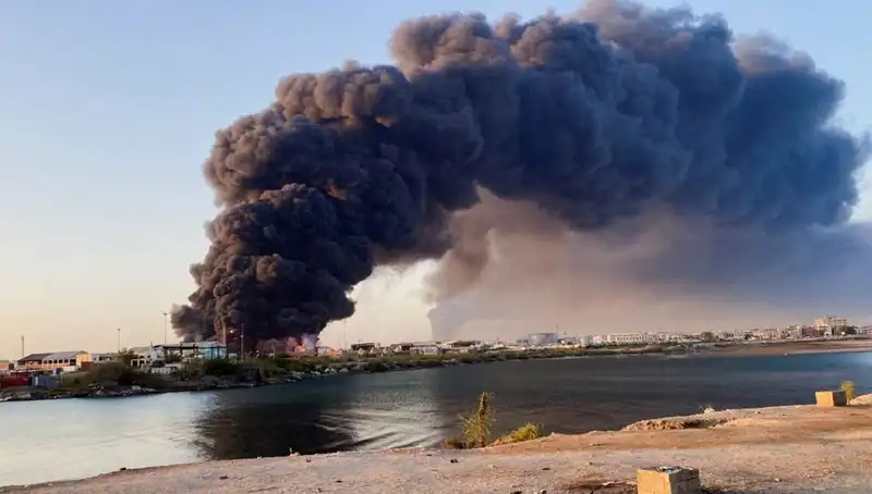 Port Sudan'da Şiddetli Patlamalar: Havalimanı ve Ordu Üssü Hedefte