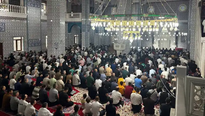 Iğdır'da İlk Bayram Namazı Coşkusu: Birlik ve Beraberlik İçin Toplandılar