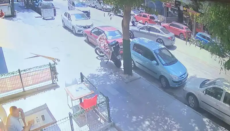 Yolda Dikkatsizlik Faciası: Karşıdan Karşıya Geçerken Araba Çarptı