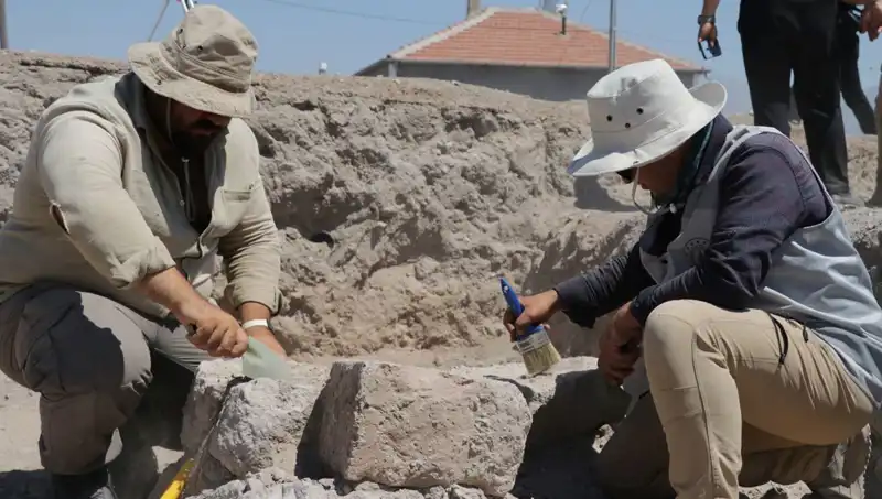 İç Anadolu'daki Mozaik Kazısında Tarihin İzleri Yeniden Gün Yüzüne Çıkıyor