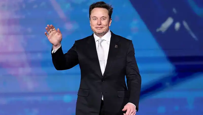 Tesla'nın Şok Kararı: Kendi "Canavarı" Rafa Kalktı!