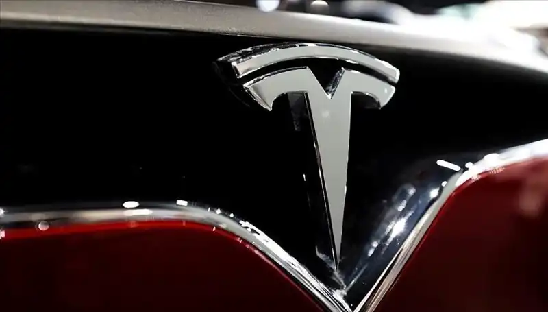 Tesla'nın Ucuz Model Tartışmaları ve FSD Beklentileri Karşı Karşıya