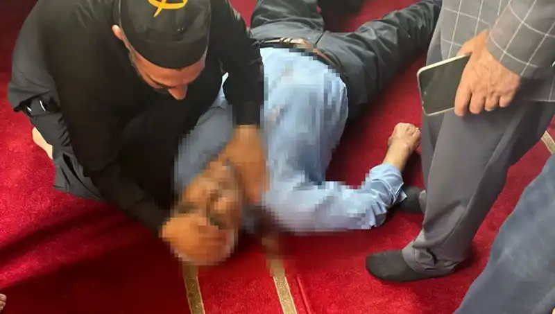 Camide Namaz Kılarken Bıçaklanan Vatandaşın Mücadelesi
