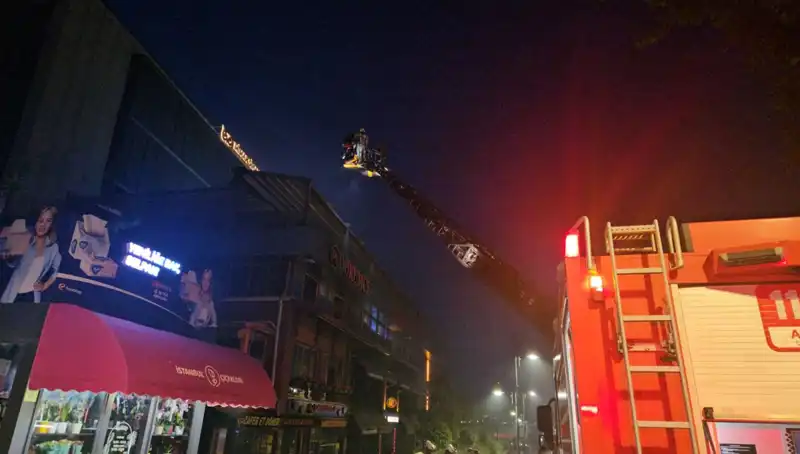 Beşiktaş'ta Üç Katlı Restoranda Çıkan Yangın, Gözleri Dört Açtırdı
