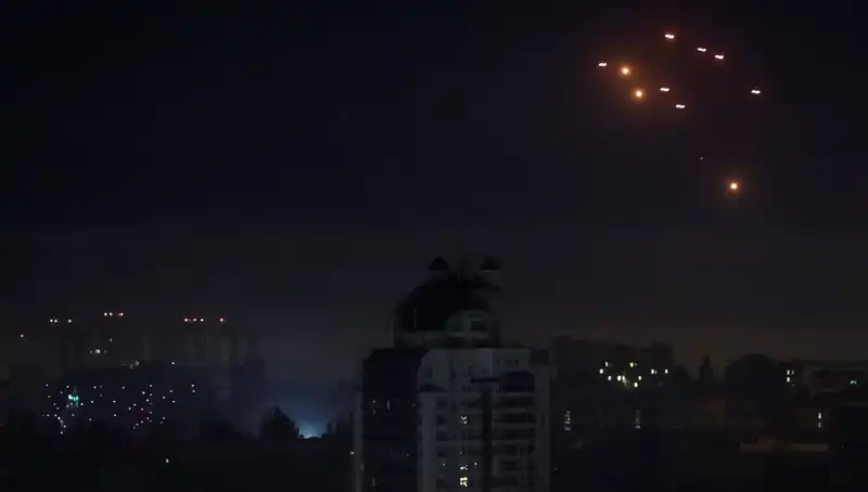 Rusya'nın Hava Saldırısı Sonrası Kiev'de Tahliye Süreci Hız Kazanıyor