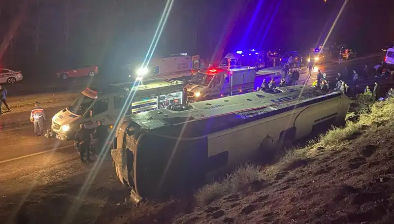 İşçi Servisi Devrildi: 23 Yaralı, Kaza Anı Tüm Detaylarıyla Ortaya Çıktı