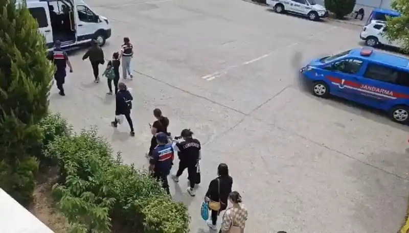 Taylandlı Kadınların Fuhuş Tuzağı: Çalışma ve Oturma İzni İddiası
