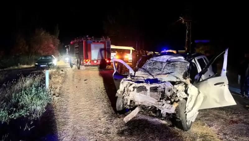 Ciple Traktör Çarpışması: 5 Kişi Yaralandı, Olay Yerinde Nefesler Kesildi