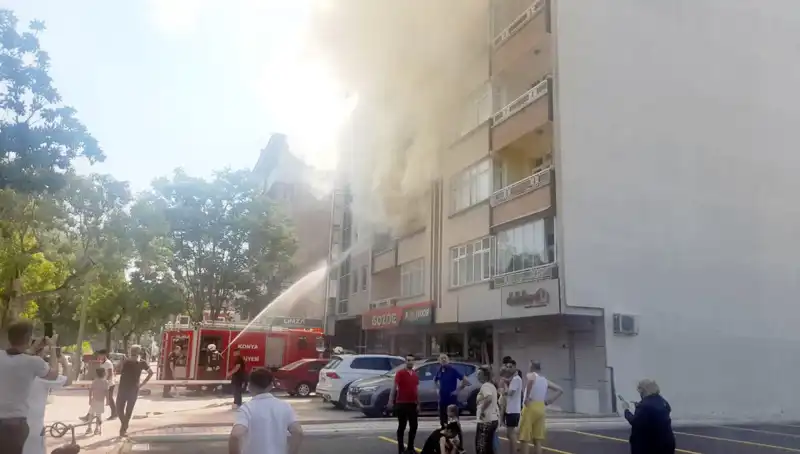 Yangının Gizemi: Gözlerini Alevlerle Açan İki Genç Hastaneye Kaldırıldı