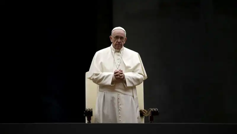 Kapıcılıktan Vatikan'a: Francis'in Hayatındaki İlkler ve Cesur Değişimler