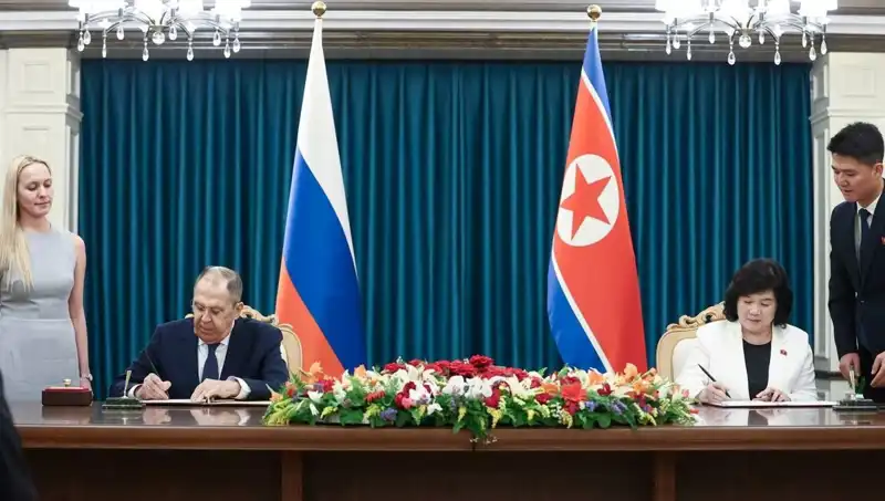 Rusya ve Kuzey Kore Arasında Tarihi Görüşme: Lavrov'un Mesajları Neler?