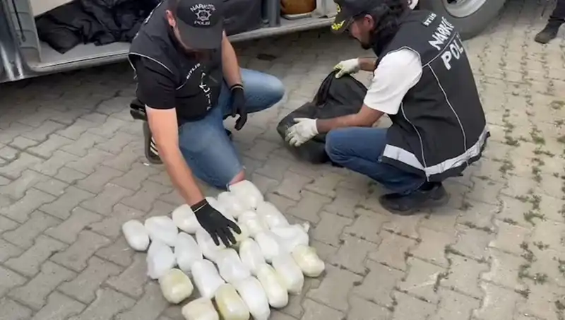 Yolcunun Valizinden 13 Kilo Metamfetamin Çıktı, Uyuşturucu Kaçakçılığına Darbe