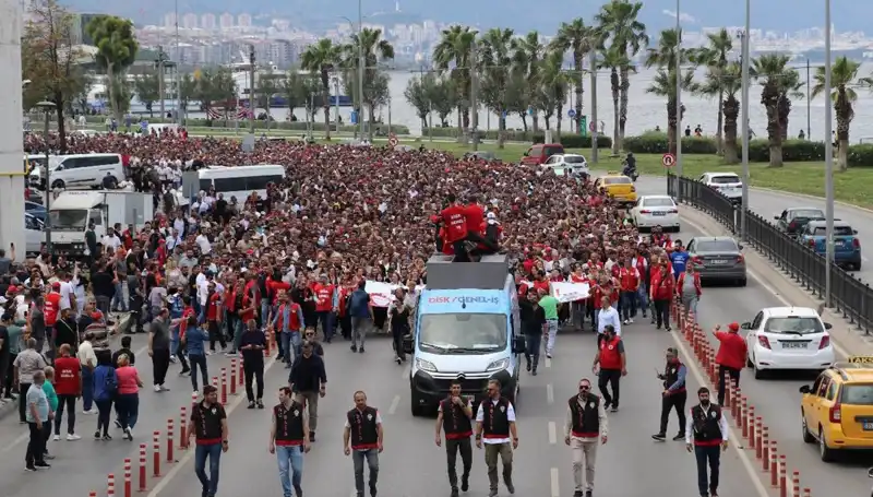 İzmir'de Grev: 4. Gününde İşçiler Neden Hala Sokaklarda?