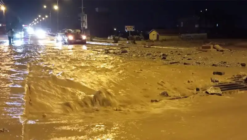 Konya ve Ankara'da Sel Felaketi: Hayat Durdu, Zarar Büyüdü