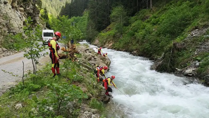 Trabzon’da Dereye Düşen Çocuğun Kayboluşu: Babasına Adli Kontrol Kararı!