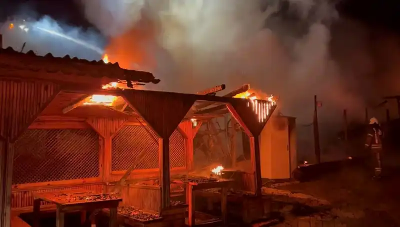 Şile'de Altı Gözleme Restoranı Yandı: Yangının Sebepleri Merak Ediliyor