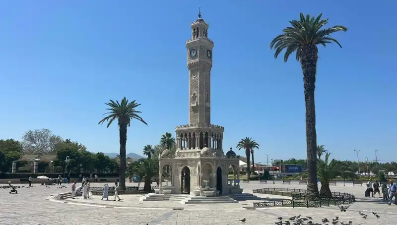 İzmir'de Sıcaklık Rekoru: Neden Meydanlar Boş Kaldı?