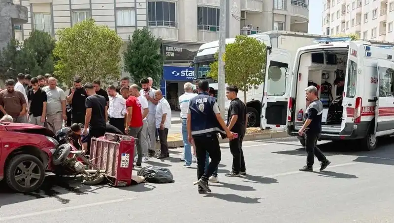Mardin’de Korkutan Trafik Kazası: 2 Kişi Yaralandı, Detaylar Ortaya Çıktı!