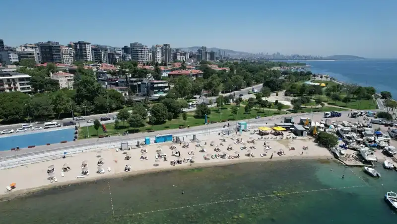 İstanbul'un Sıcak Havası Caddebostan Sahilini Doldurdu!