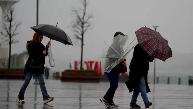Sağanak Yağış Alarmı: İki Bölgede Sel Tehlikesi Kapıda!