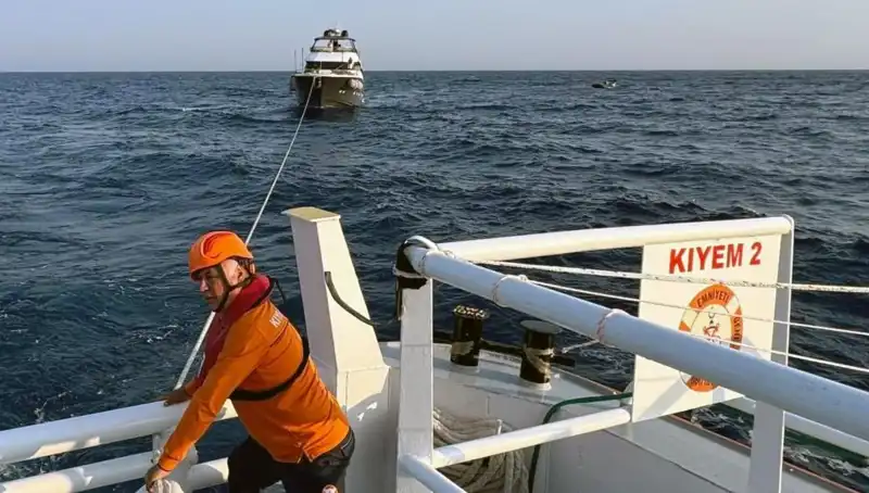 Marmaris Açıklarında Tüyler Ürpertici Olay: Sürüklenen Tekne Başarıyla Kurtarıldı
