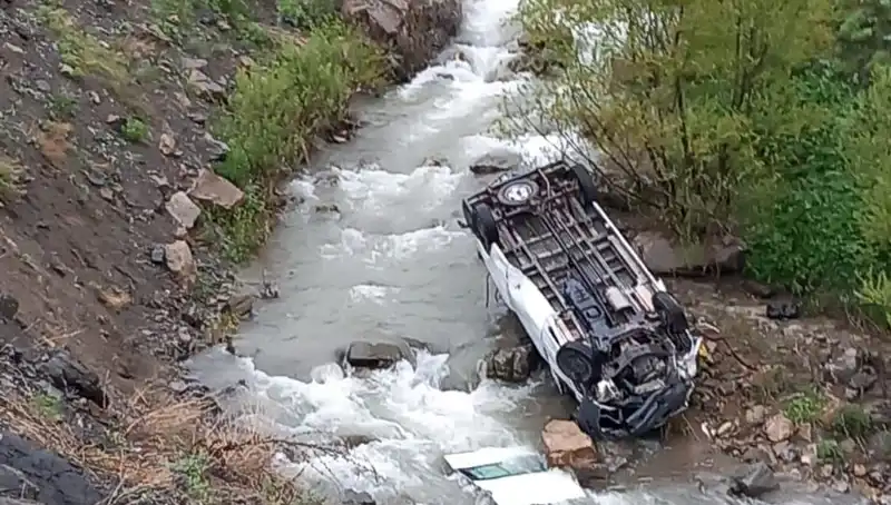 Hakkari'de İşçileri Taşıyan Minibüs Devrildi: Korkunç Kaza Detayları