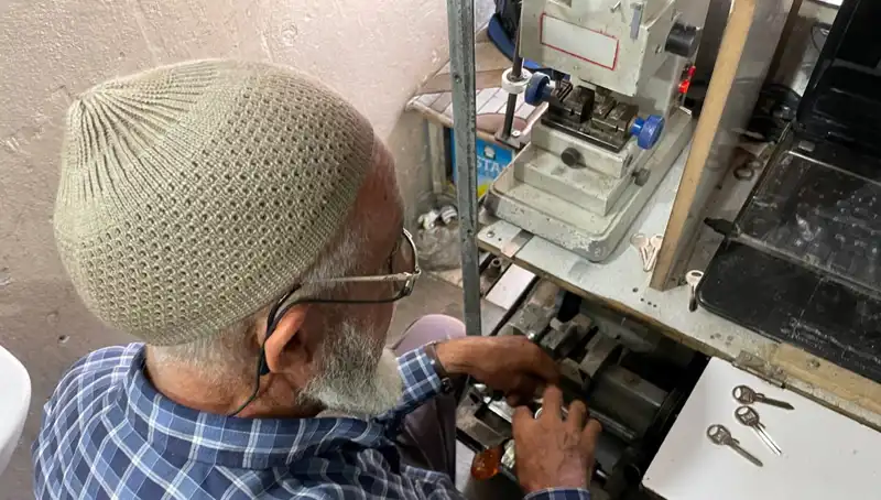 28 Yılda 4 Metrekarelik Dükkanda Hayallerini Gerçeğe Dönüştürdü!