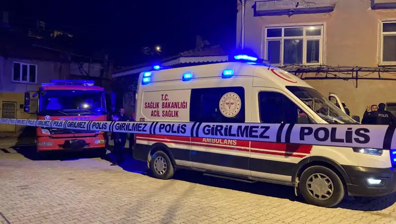 Yaşlı Adamın Gizemi: Evinde Yanmış Halde Bulundu, Olayın Perde Arkası Ne?