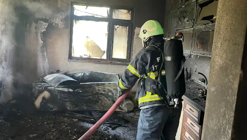 Mutfağı Ele Geçiren Yangın, Evin Her Köşesini Kül Etti!