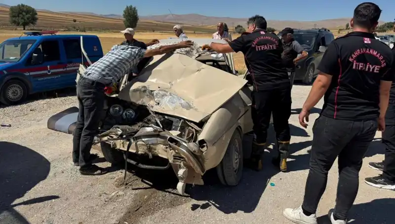 Kahramanmaraş'ta Korkunç Trafik Kazası: Kamyonet ve Otomobil Çarpıştı