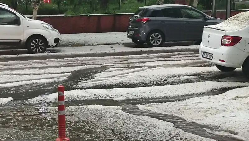Ardahan'da Dolu Felaketi: Beyaza Bürünmüş Şehirde Hayat Ne Olacak?