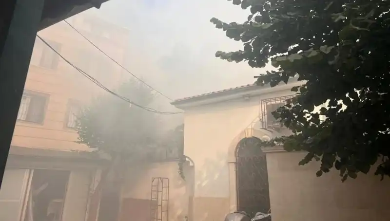 Fatih'te Tarihi Tahta Minare Hamamı'nda Yangın Panik Yarattı