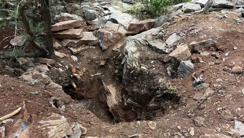 Eski Vali ve Emekli Albay Define Ararken Geçmişin Peşinde Yakalandı!