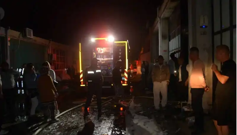 Gözlük Fabrikasında Çıkan Yangın Korkuttu, İtfaiye Hızla Müdahale Etti