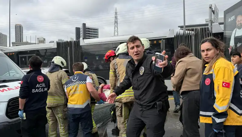 Metrobüste Feci Kaza! Seferler Durduruldu, Hayatını Kaybedenler ve Yaralılar Var