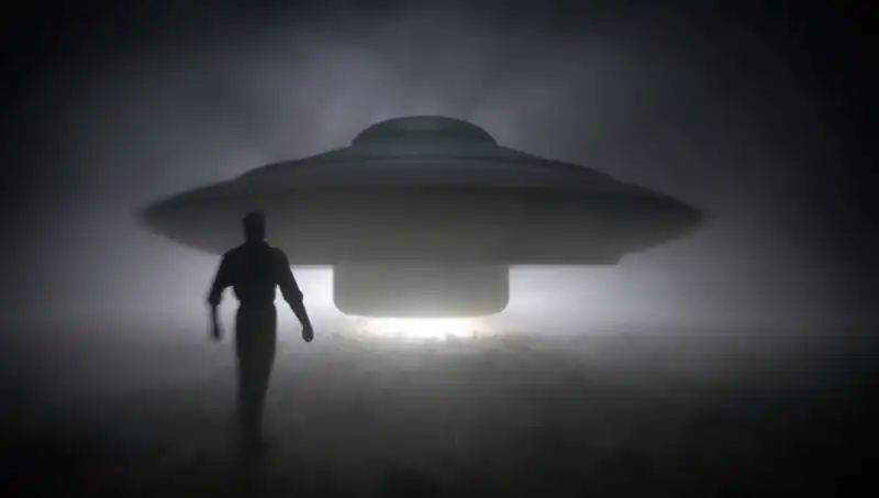 UFO Uzmanı Şok Edici İddiada Bulundu: "Uzaylılar Masum İnsanları Öldürüyor"