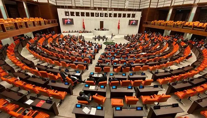 Emekli İkramiyeleri İçin Tarihi Teklif: 4 Bin TL Yükselişi TBMM'den Geçti