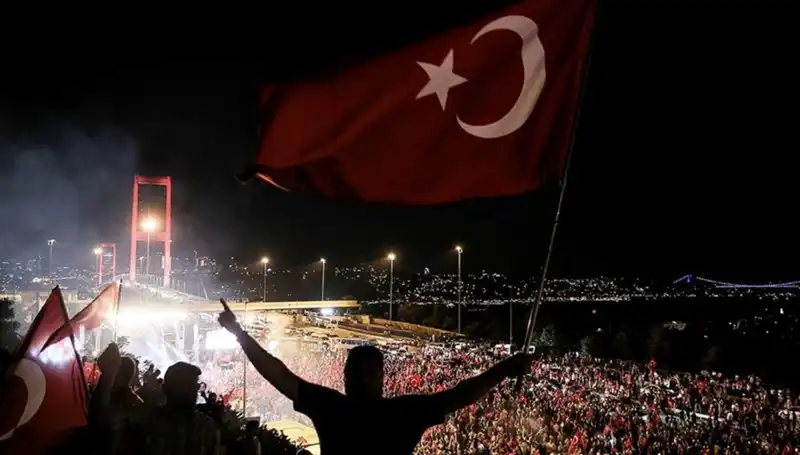 15 Temmuz'un Anısına Özel Bir Tiyatro Gösterimi: "En Uzun Gece"