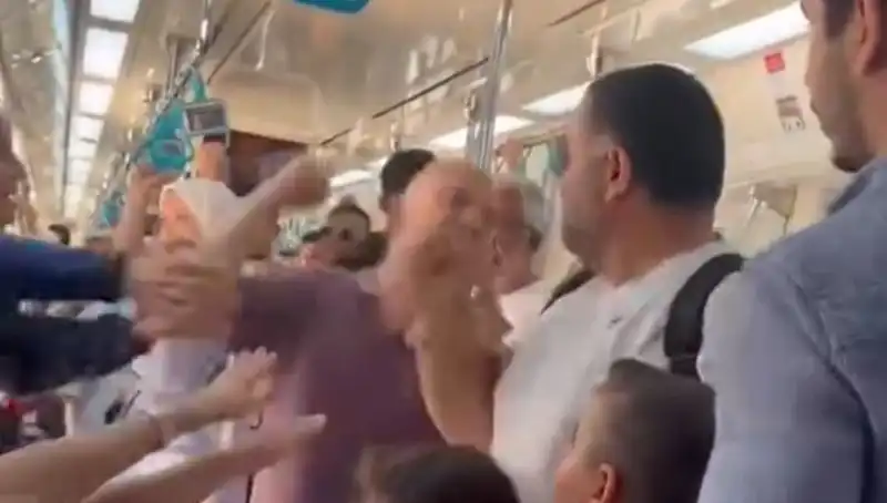 Marmaray'da Yumruklu Kavga! Yolcular Arasında Neler Oldu?