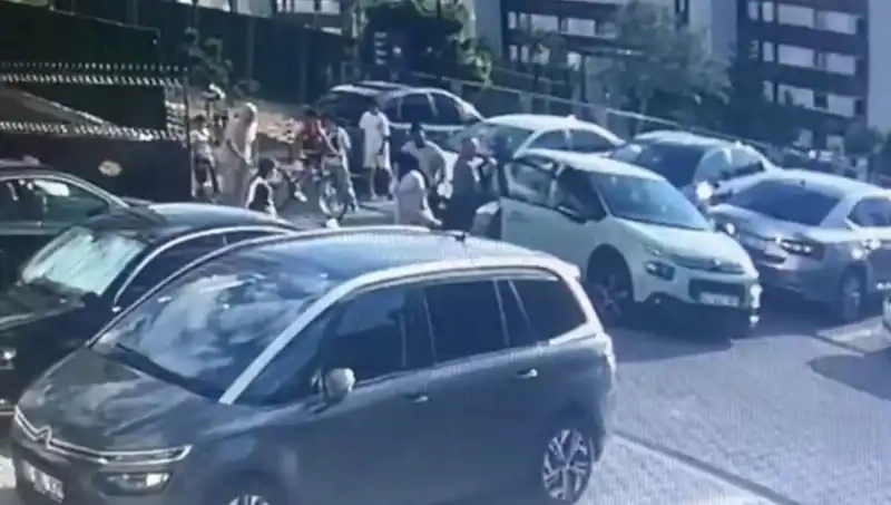 Korkunç Olay: Eşi ve Yakınlarını Arabayla Ezdi! Ne Oldu?