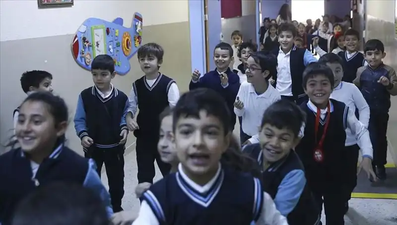 2025'te Okullar Ne Zaman Açılıyor? Tatil Takvimi Detaylarıyla Burada!