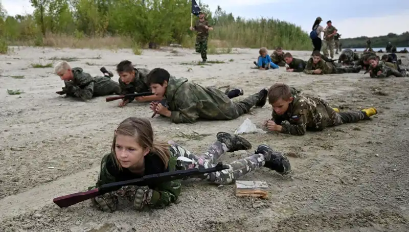 Rusya'da 8 Yaşındaki Çocuklar Savaş Eğitimi Alıyor, İnanılmaz İfadeler