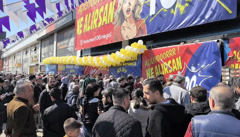 Bursa'da Büyük İndirim Dönemi: Alışveriş Çılgınlığı ve İzdiham!